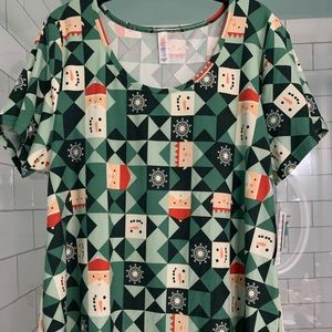 LuLaRoe Green Christmas Pattern Classic T shirt XL